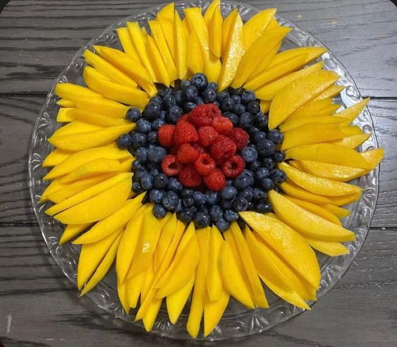 mesa de frutas decoradas 6