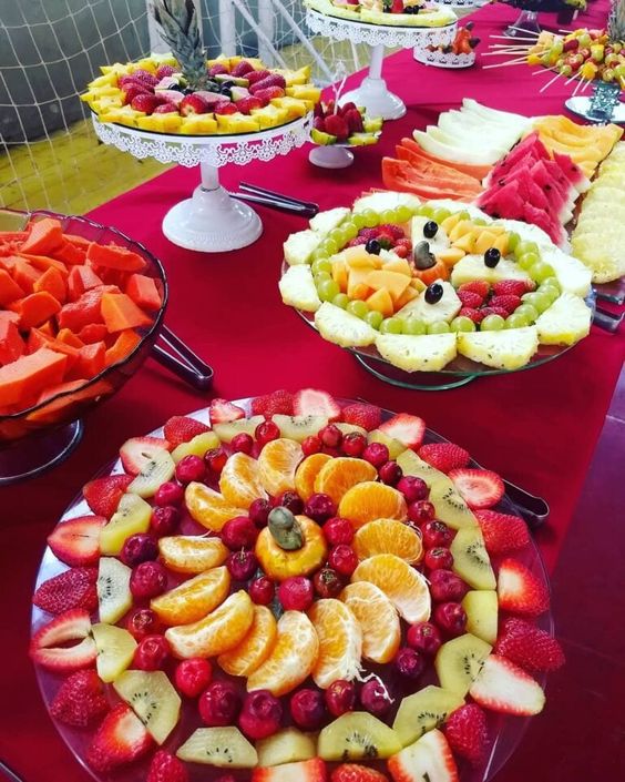 mesa de frutas decoradas