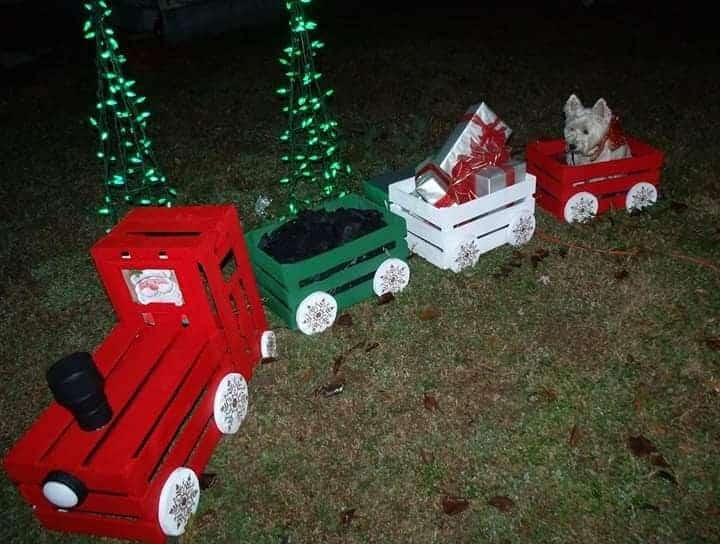 trenes navidenos hechos con cajas de madera 9