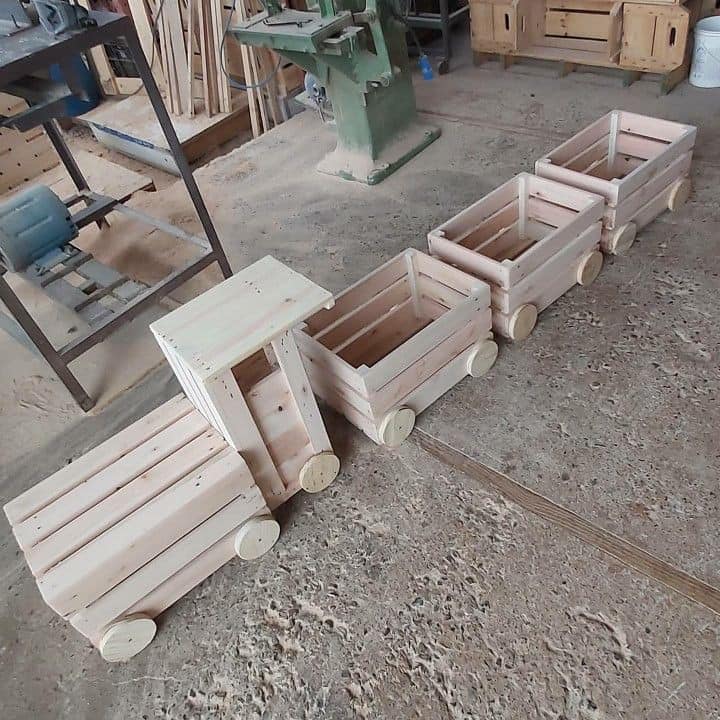 trenes navidenos hechos con cajas de madera